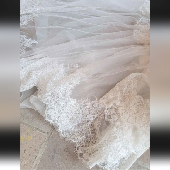 Vintage Lace Wedding Dress - Picture 4 of 5